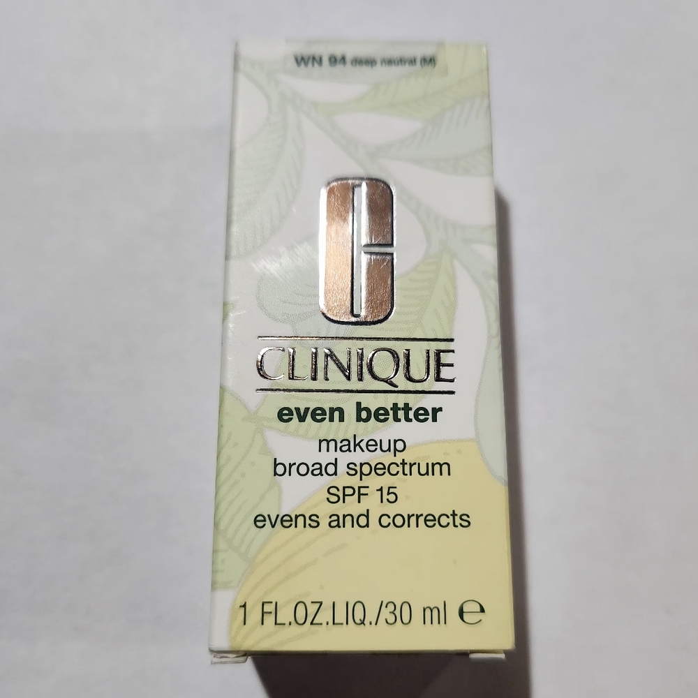 CLINIQUE Even Better makeup broad spectrum SPF 15 evens and corrects BNIB